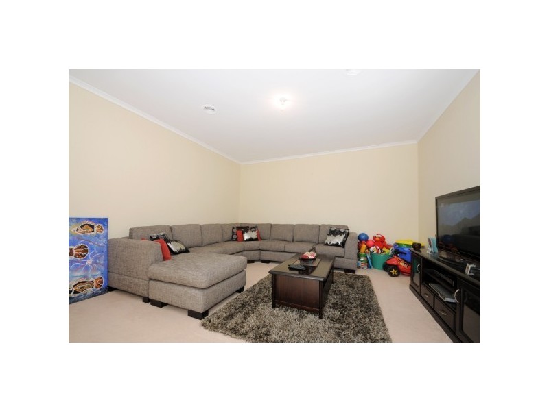 27 Postregna Way, Skye VIC 3977