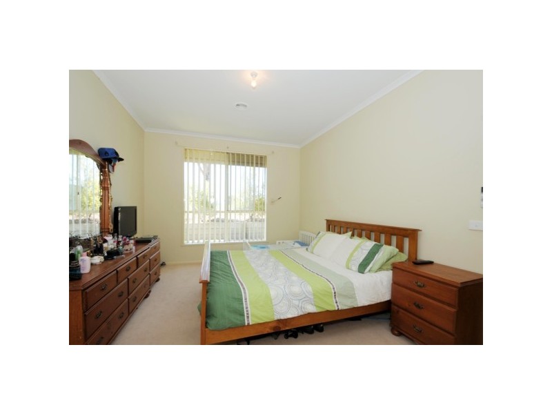 27 Postregna Way, Skye VIC 3977