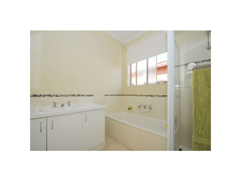 27 Postregna Way, Skye VIC 3977