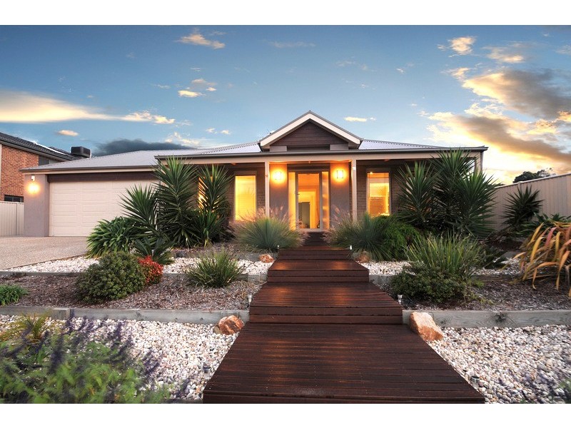 18 Black Wallaby Drive, Langwarrin VIC 3910