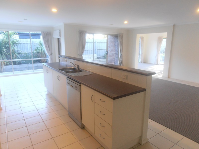 6 Arlene Drive, Skye VIC 3977