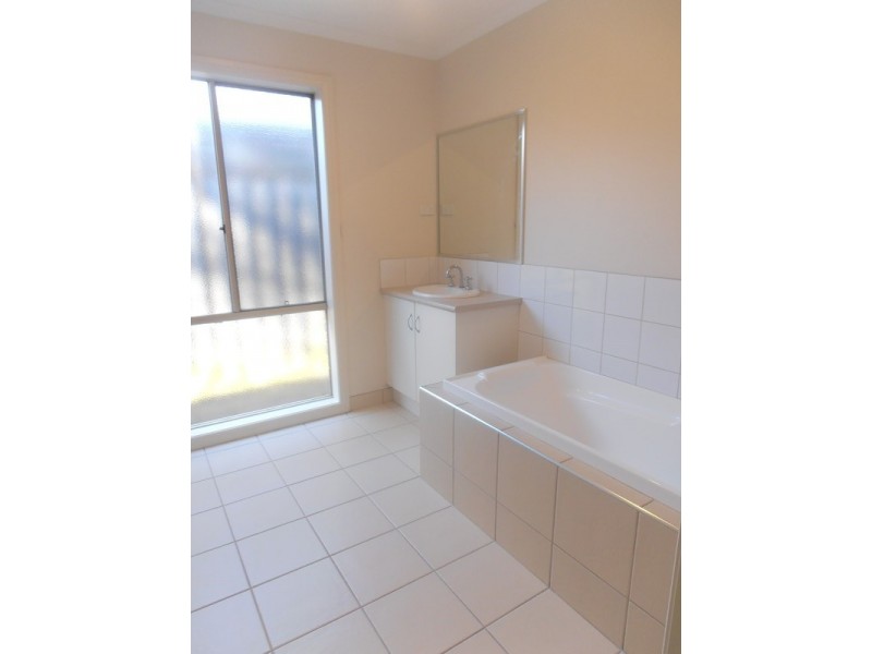 6 Arlene Drive, Skye VIC 3977