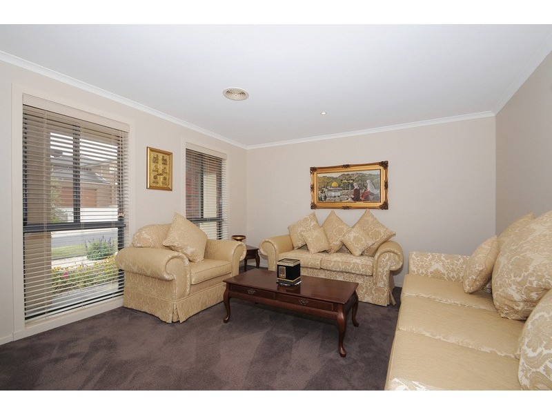 6 Sandalwood Grove, Carrum Downs VIC 3201