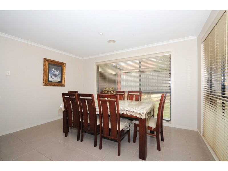 6 Sandalwood Grove, Carrum Downs VIC 3201