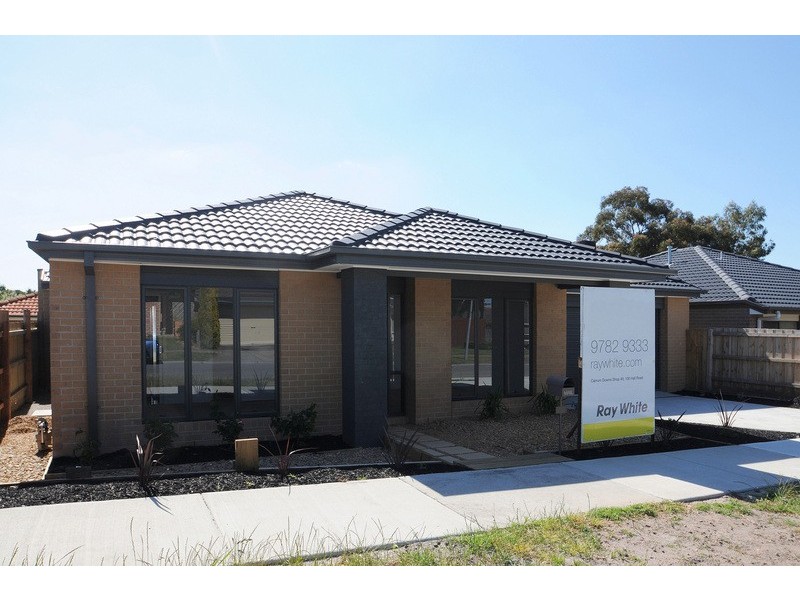 97 Oberon Drive, Carrum Downs VIC 3201