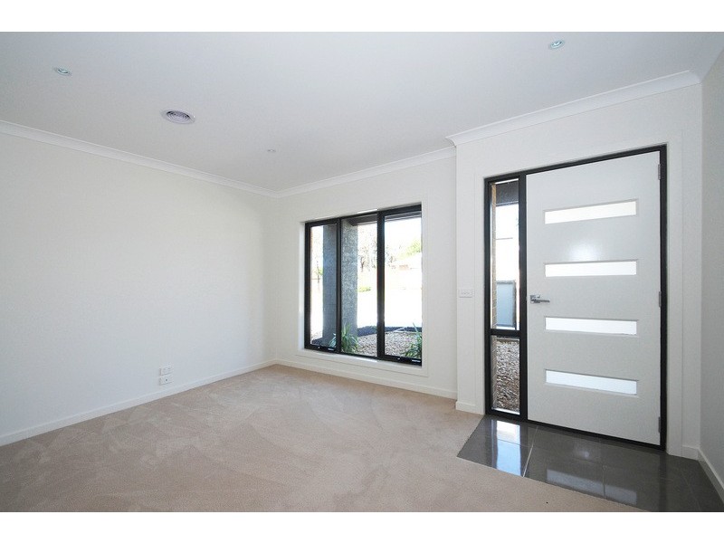 97 Oberon Drive, Carrum Downs VIC 3201