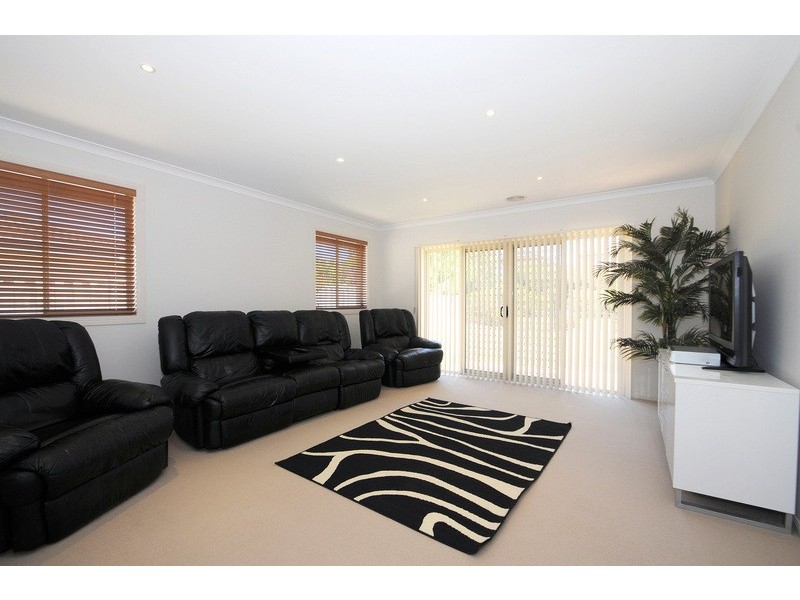 76 Sandhurst Boulevard, Sandhurst VIC 3977