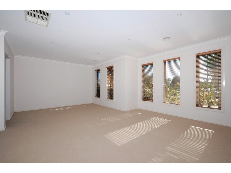 76 Sandhurst Boulevard, Sandhurst VIC 3977