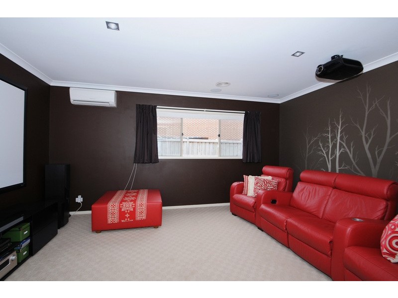 4 Blue Peppermint Court, Lyndhurst VIC 3975