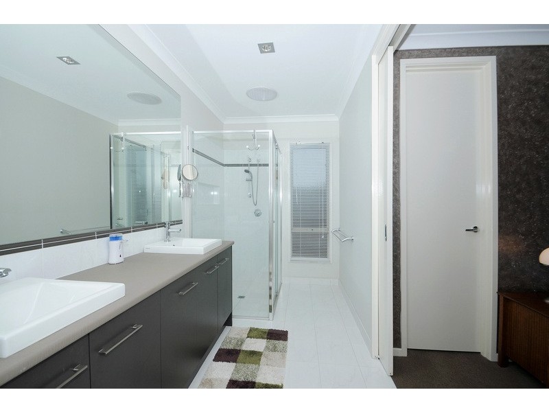 4 Blue Peppermint Court, Lyndhurst VIC 3975