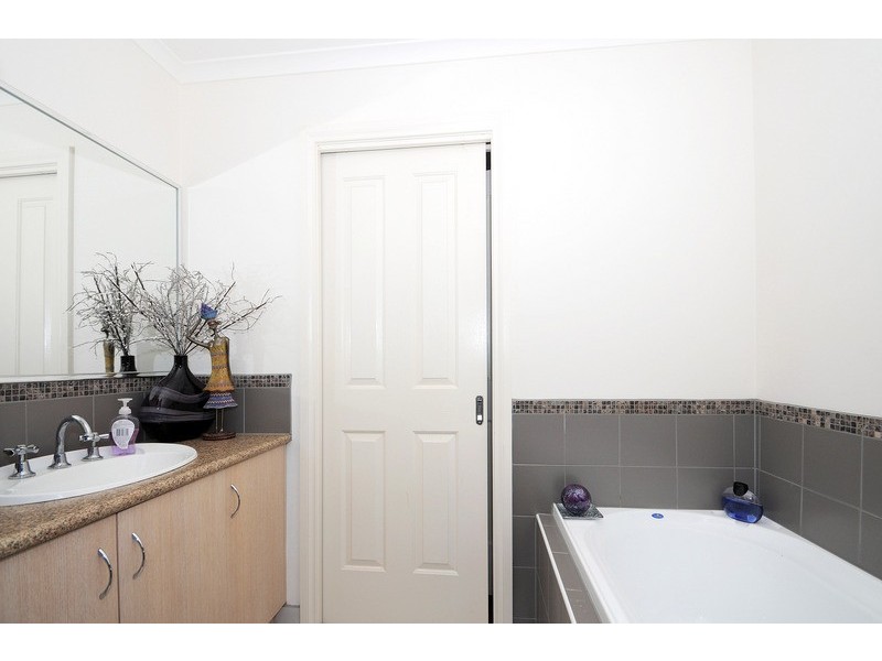 8/11 Coco Parade, Skye VIC 3977