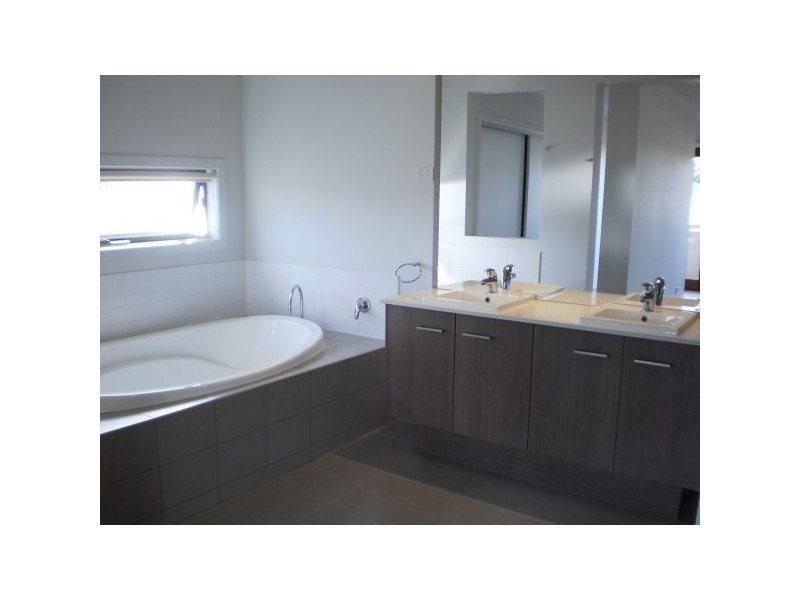 2 Springhill Road, Langwarrin VIC 3910