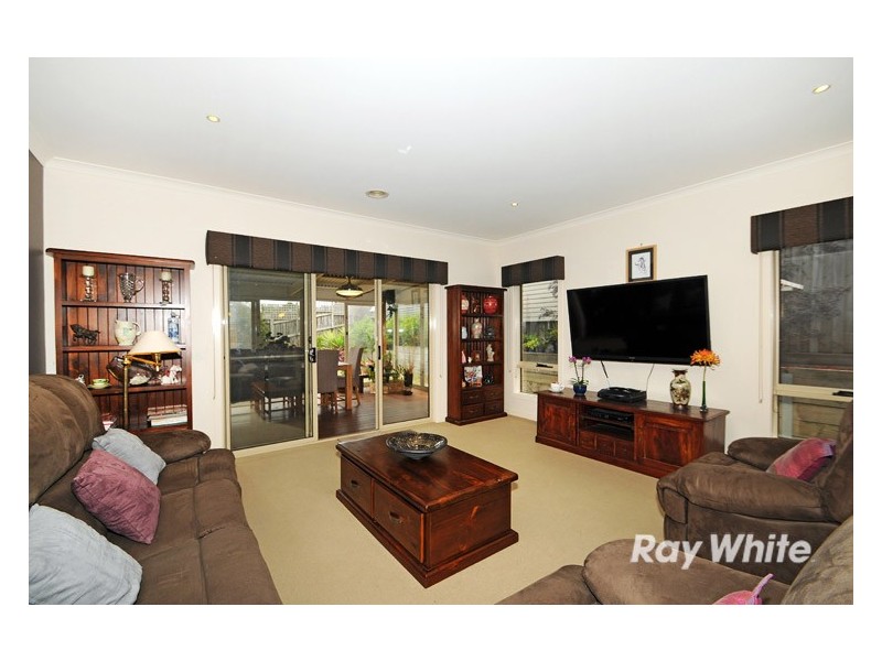 16 Flora Park Way, Carrum Downs VIC 3201