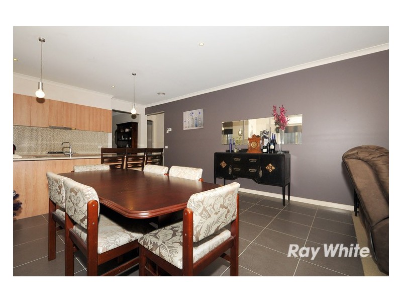 16 Flora Park Way, Carrum Downs VIC 3201