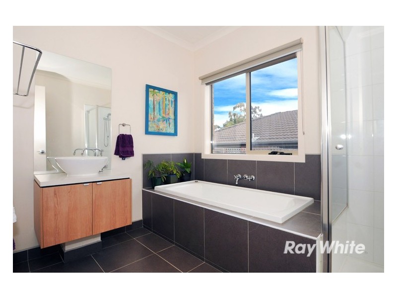 16 Flora Park Way, Carrum Downs VIC 3201