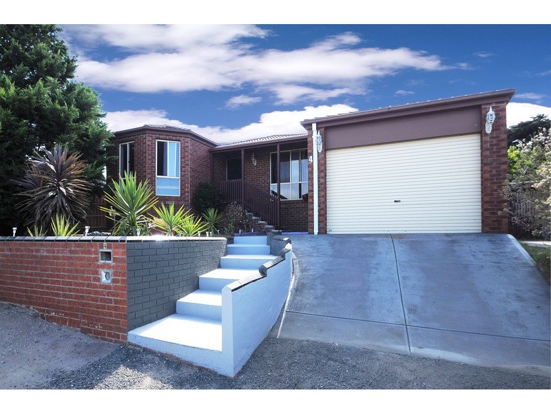 4 George Bass Court, Skye VIC 3977