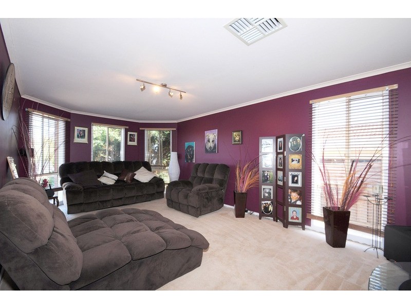 4 George Bass Court, Skye VIC 3977