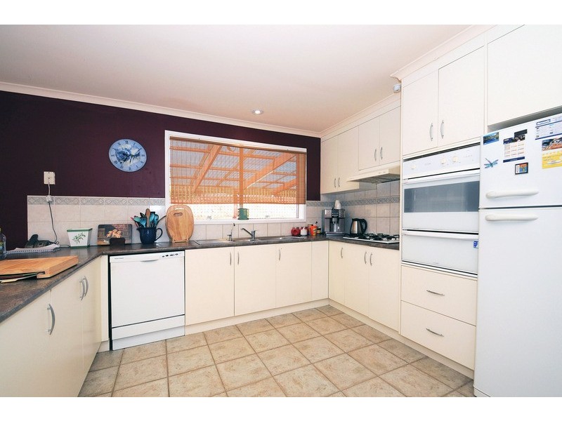 4 George Bass Court, Skye VIC 3977