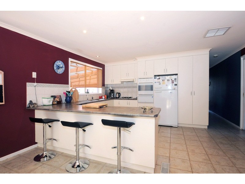 4 George Bass Court, Skye VIC 3977