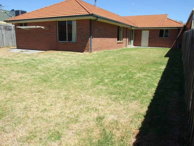 9 Edinburgh Drive, Skye VIC 3977