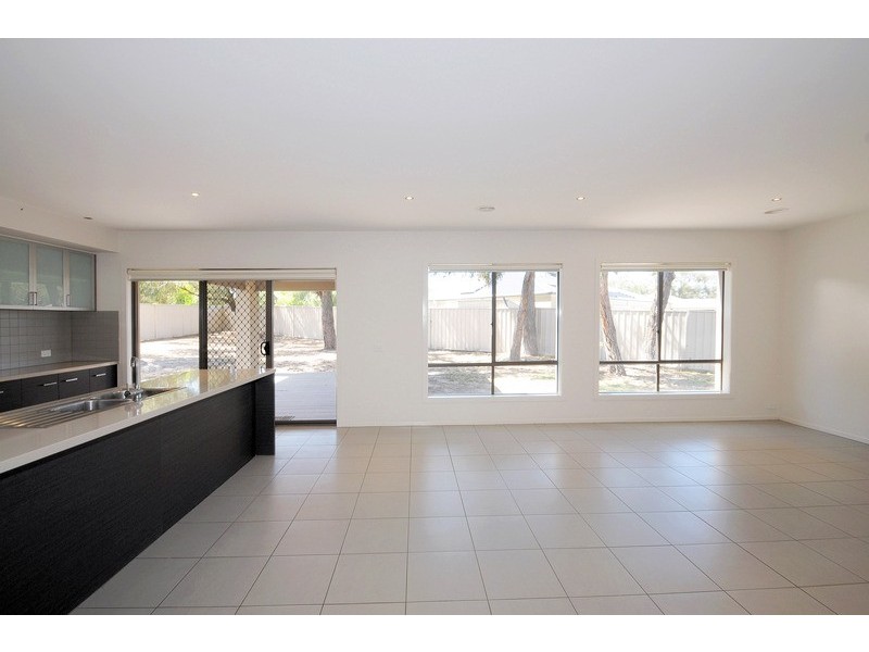 1 Spring Hill Road, Langwarrin VIC 3910
