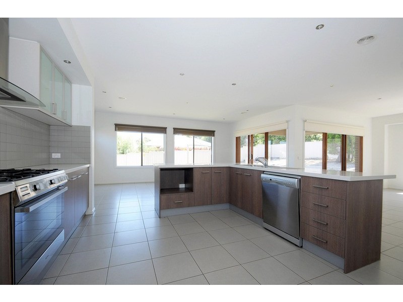 2 Springhill Road, Langwarrin VIC 3910