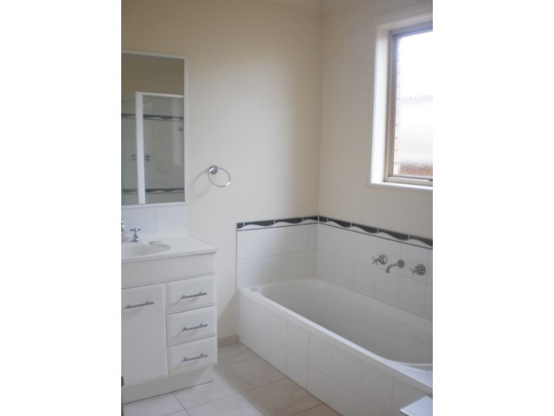 2/1 Ti Tree Crescent, Seaford VIC 3198