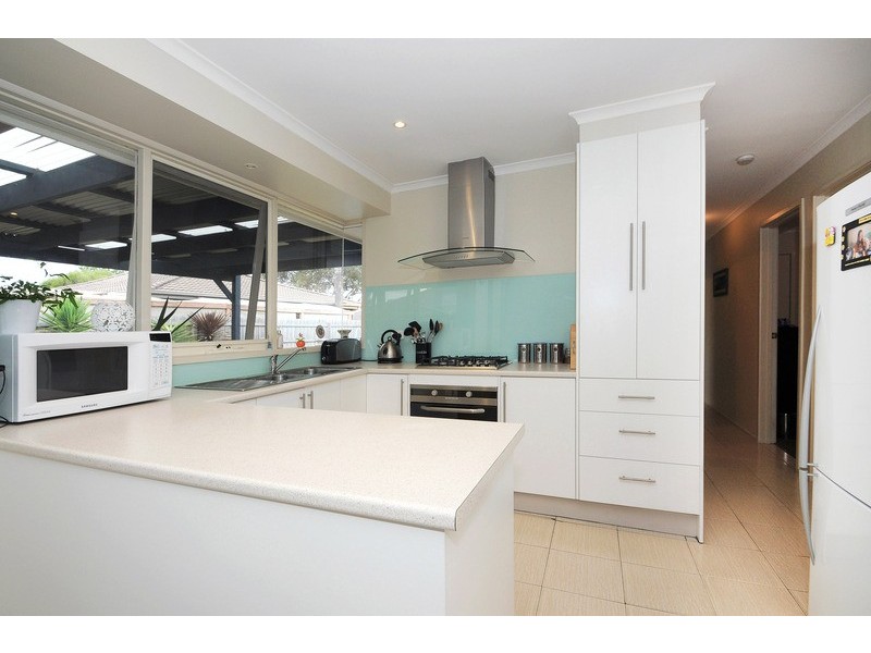 2 Currawong Drive, Carrum Downs VIC 3201