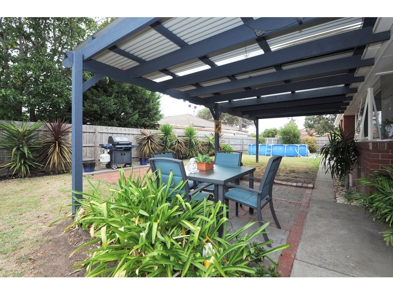 2 Currawong Drive, Carrum Downs VIC 3201