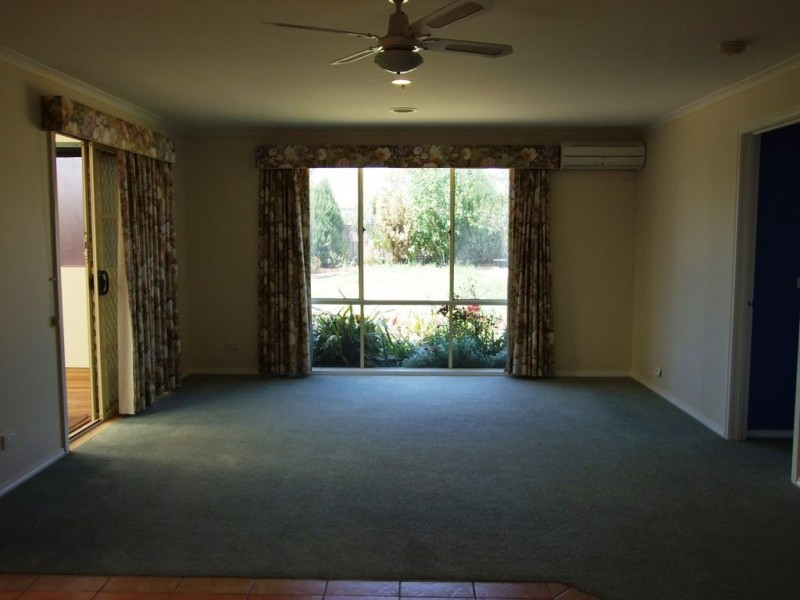 12 Bouverie Place, Skye VIC 3977