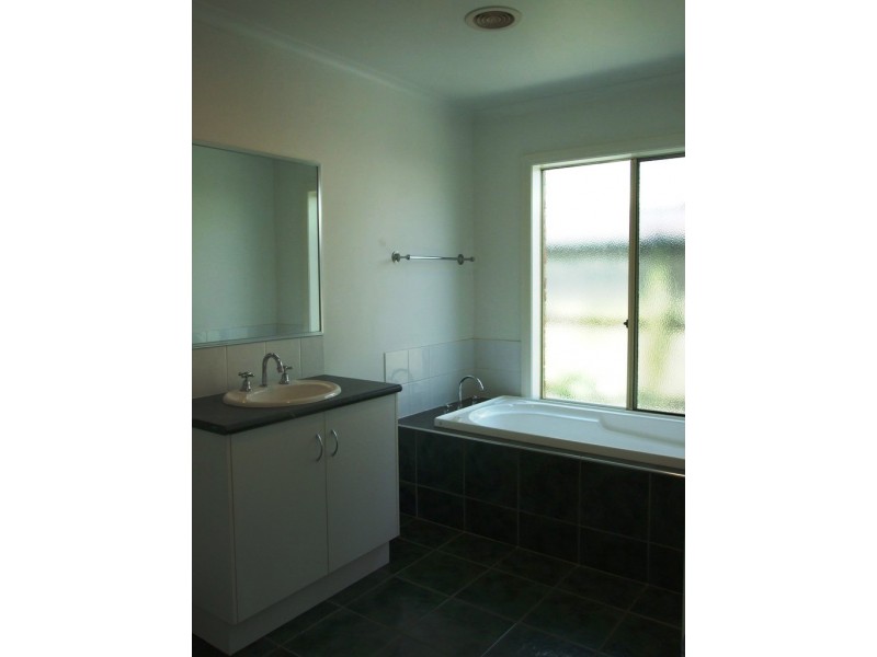 12 Bouverie Place, Skye VIC 3977