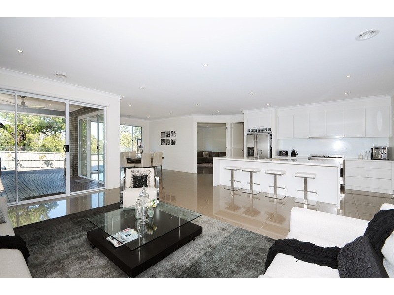 17 Rhone Grove, Skye VIC 3977