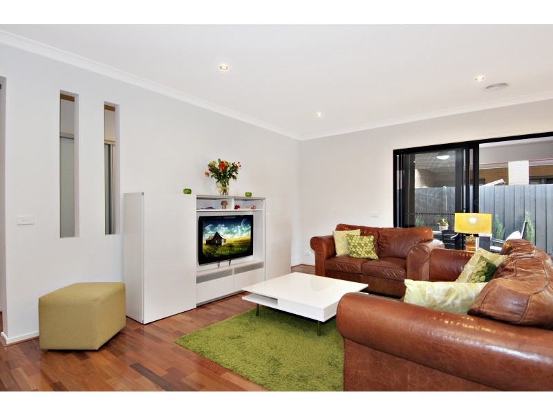 34 Sandarra Boulevard, Sandhurst VIC 3977