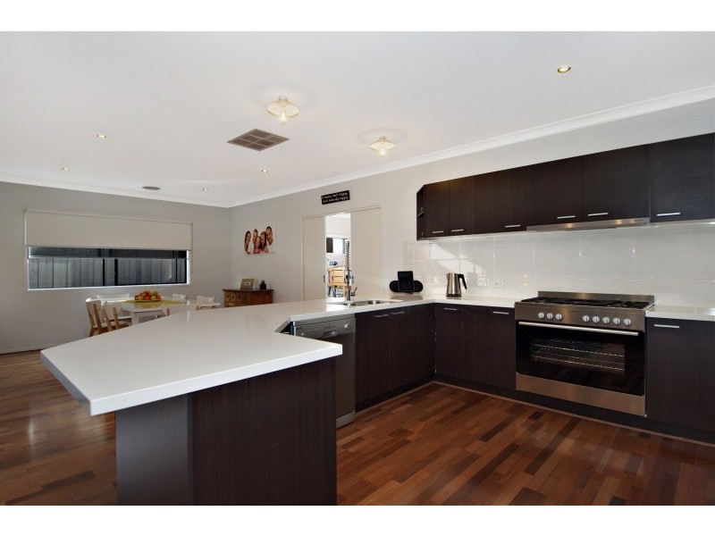 34 Sandarra Boulevard, Sandhurst VIC 3977