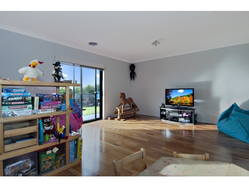 34 Sandarra Boulevard, Sandhurst VIC 3977