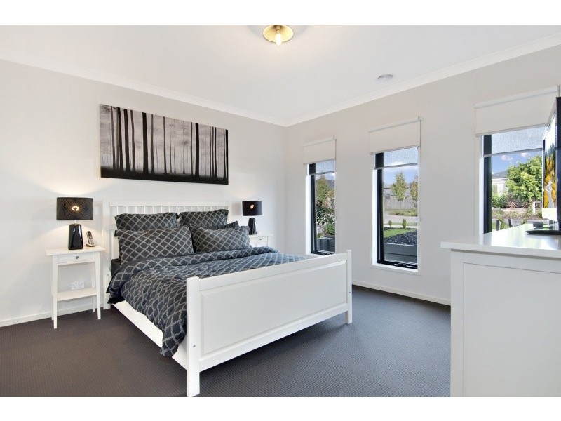 34 Sandarra Boulevard, Sandhurst VIC 3977