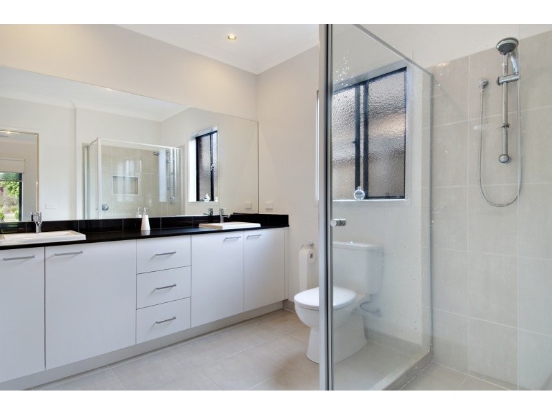 34 Sandarra Boulevard, Sandhurst VIC 3977