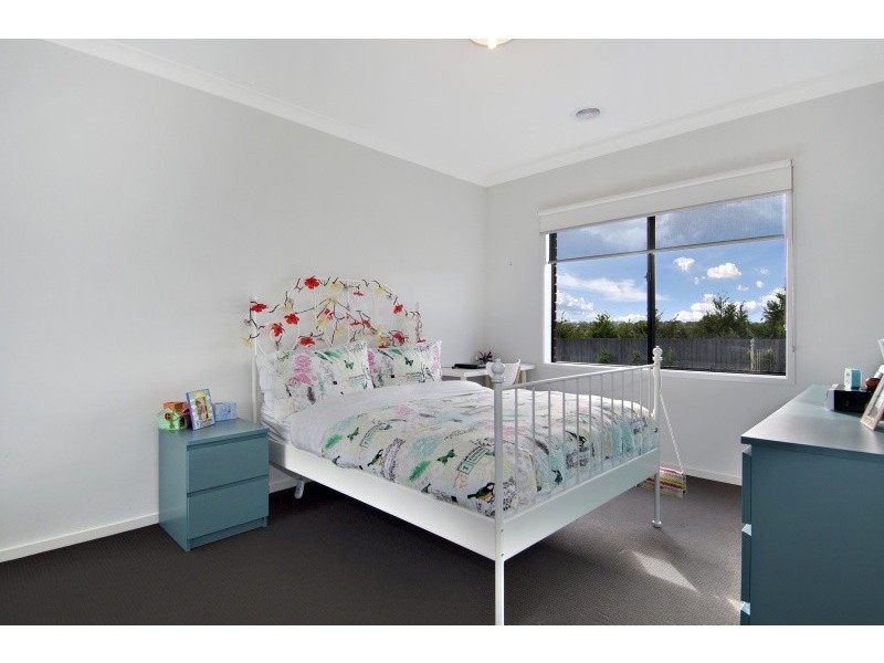 34 Sandarra Boulevard, Sandhurst VIC 3977