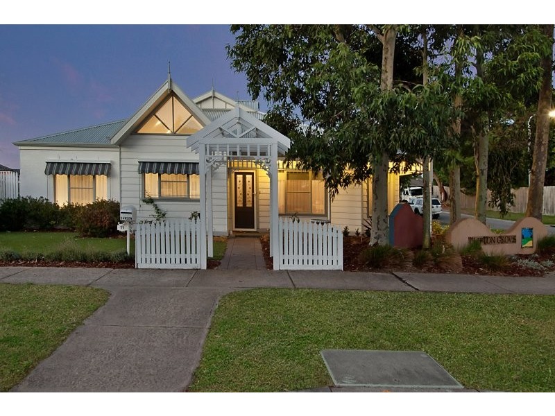 11 Clifton Grove, Carrum Downs VIC 3201