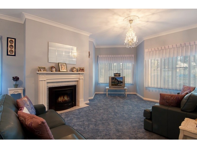 11 Clifton Grove, Carrum Downs VIC 3201