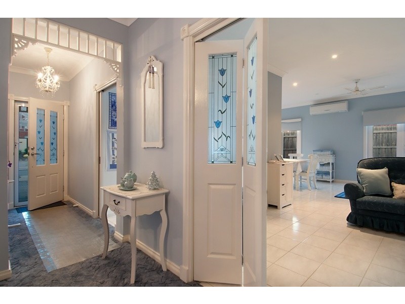 11 Clifton Grove, Carrum Downs VIC 3201