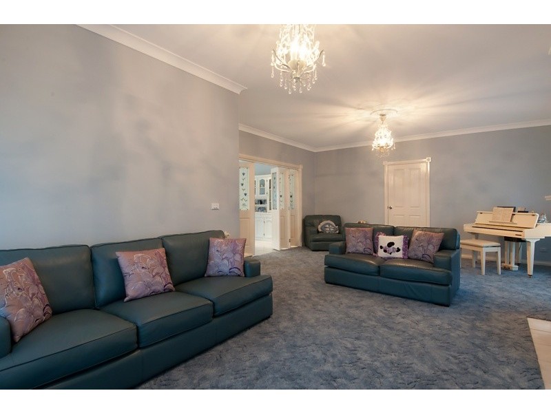 11 Clifton Grove, Carrum Downs VIC 3201