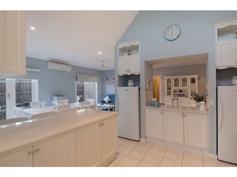 11 Clifton Grove, Carrum Downs VIC 3201