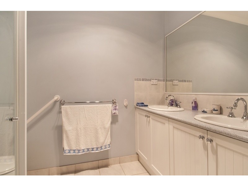 11 Clifton Grove, Carrum Downs VIC 3201