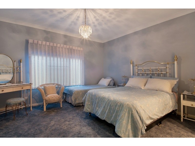 11 Clifton Grove, Carrum Downs VIC 3201