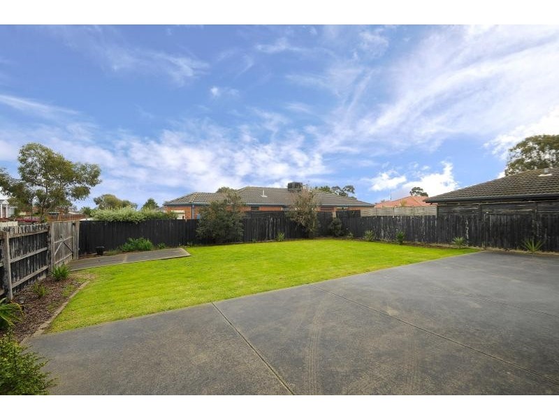 11 Orama Avenue, Carrum Downs VIC 3201