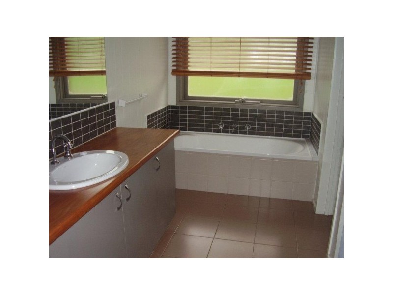 24 Two Bays Road, Mount Eliza VIC 3930