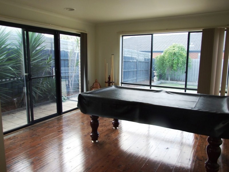 53 Manchester Drive, Skye VIC 3977