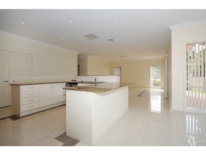 2 Kelly Terrace, Sandhurst VIC 3977