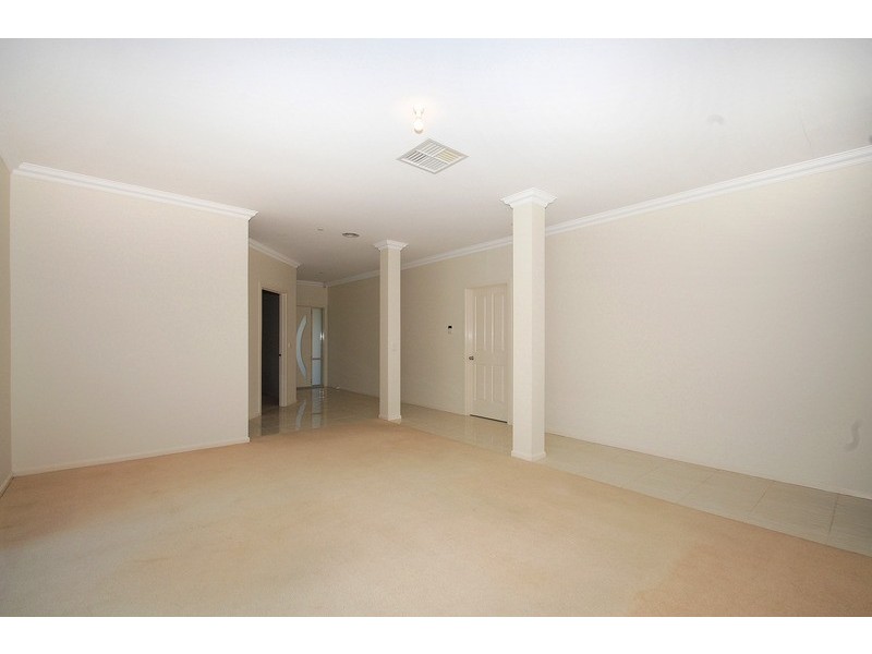 2 Kelly Terrace, Sandhurst VIC 3977